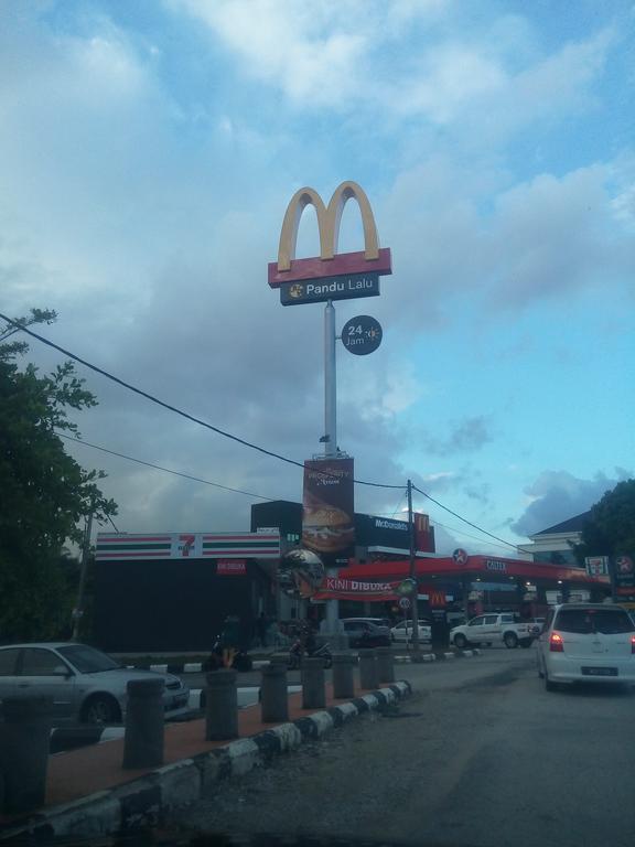 Kemaman Lodge & Cafe Chukai Exterior photo