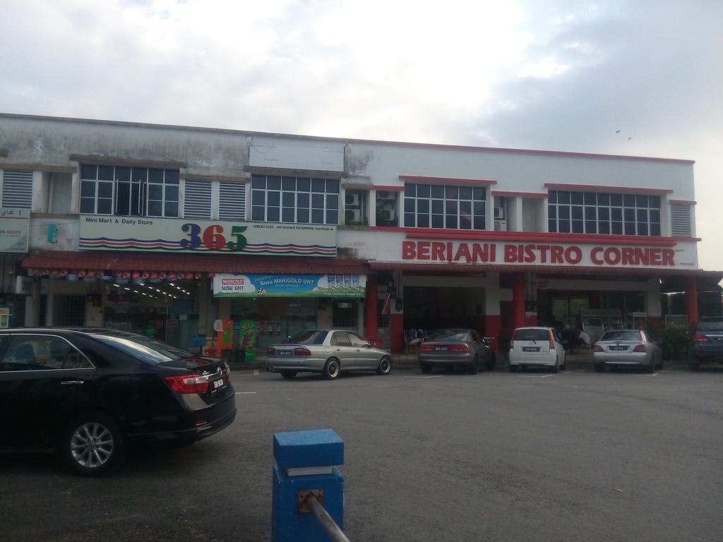 Kemaman Lodge & Cafe Chukai Exterior photo